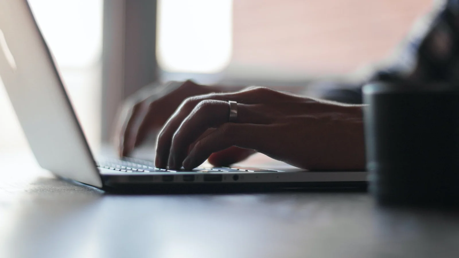 18-årig sigtet for sextortion