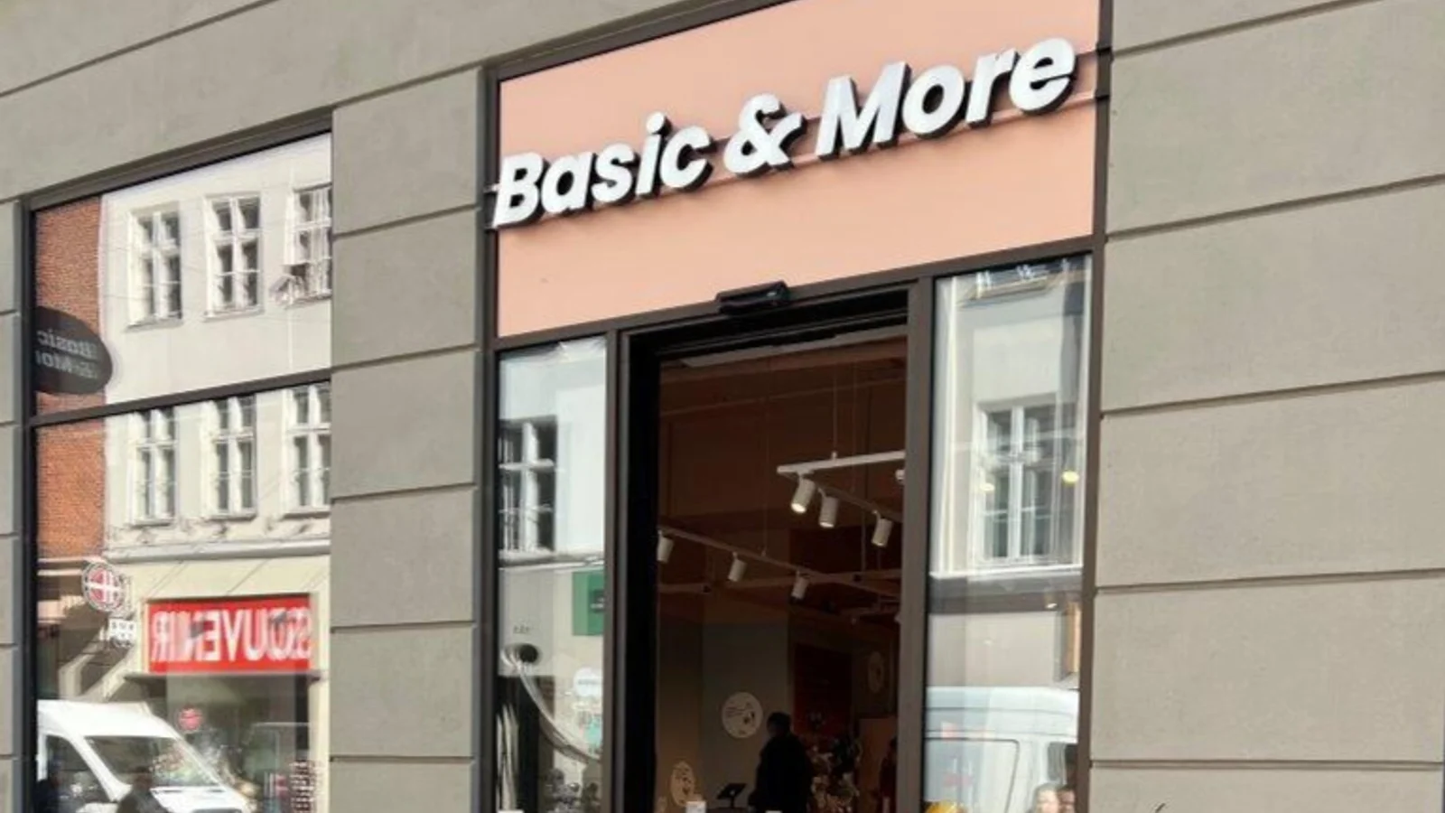 Forbrugerne forudser lavere økonomi: Butik på Nørrebro oplever flere tilbudsjægere