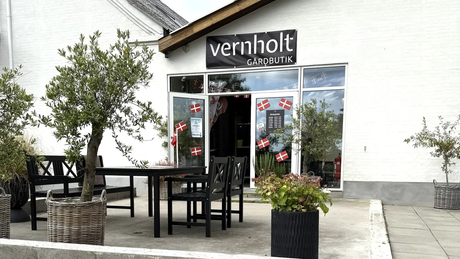 Genåbningsfest hos Vernholt