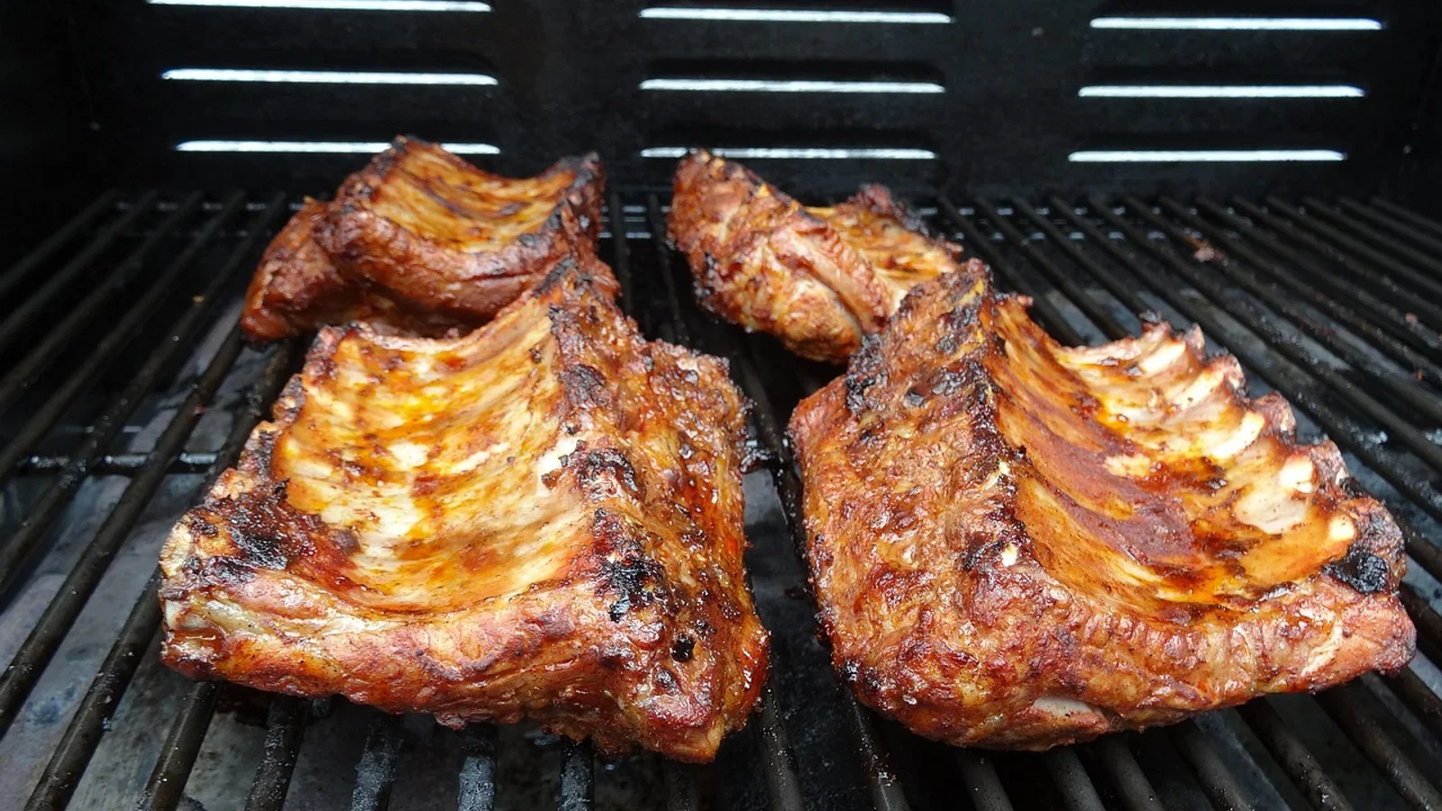 Kom til spareribsbuffet på Hotel Postgaarden