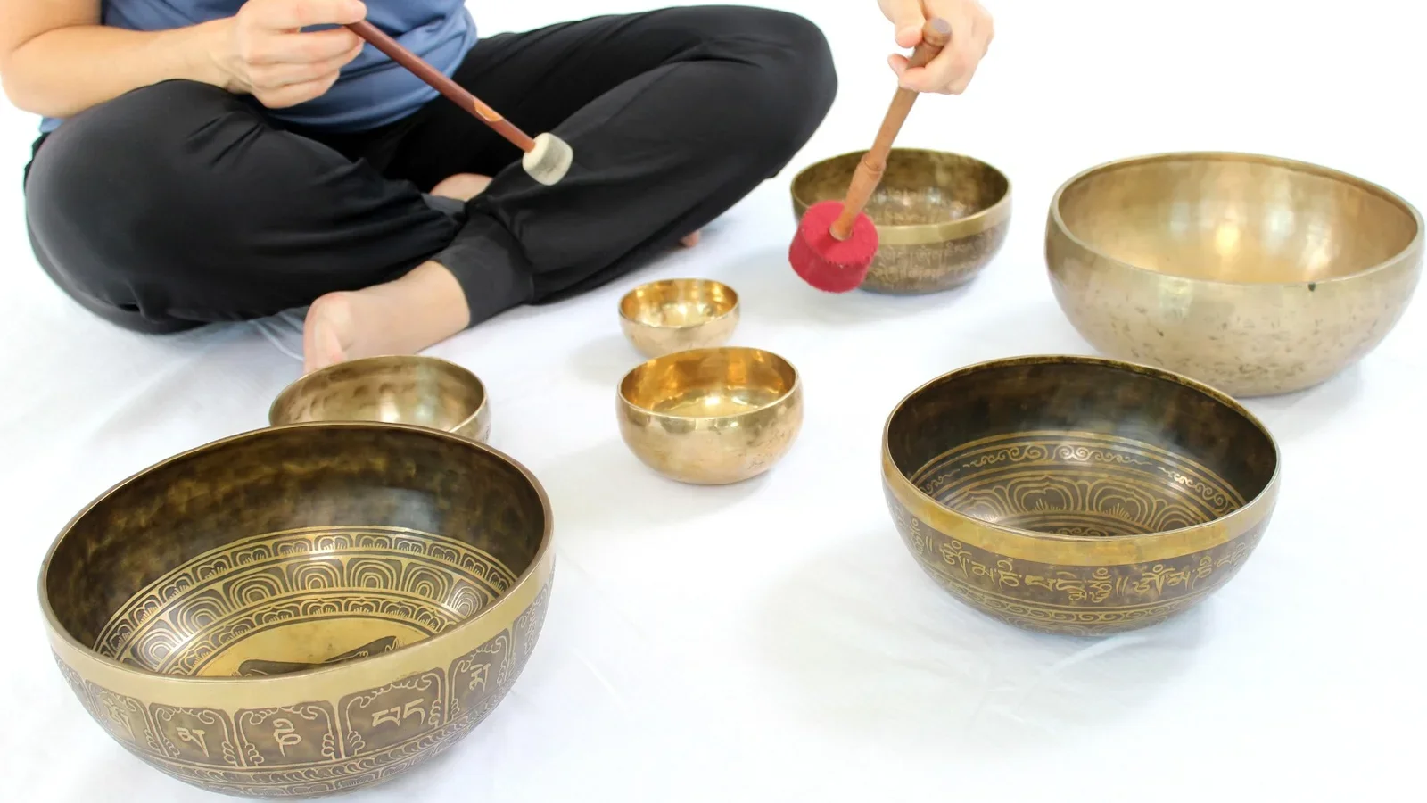 Klang, healing og meditation hos Mengs Univers
