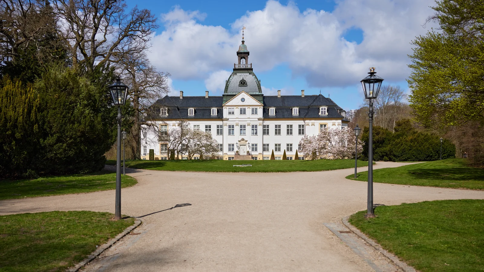 Charlottenlund Slot inviterer til eksklusive sommerkoncerter i slotsparken