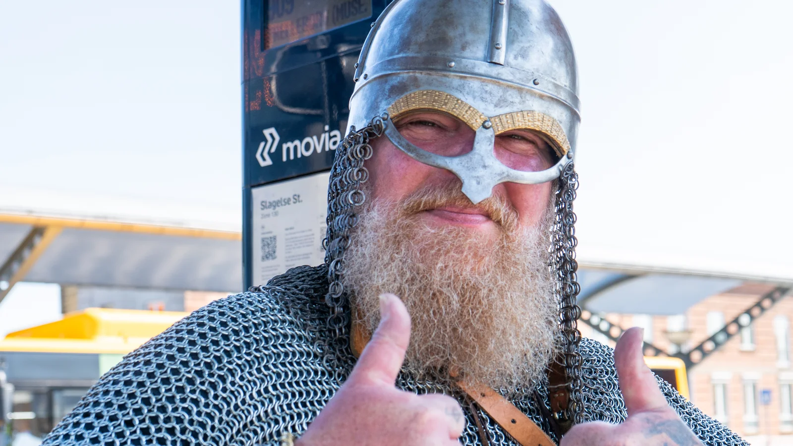 Gratis bus mod Vikingernes Verdensarv, Trelleborg - i hele sæsonen. Bussen kører nu i skolernes åbningstid.