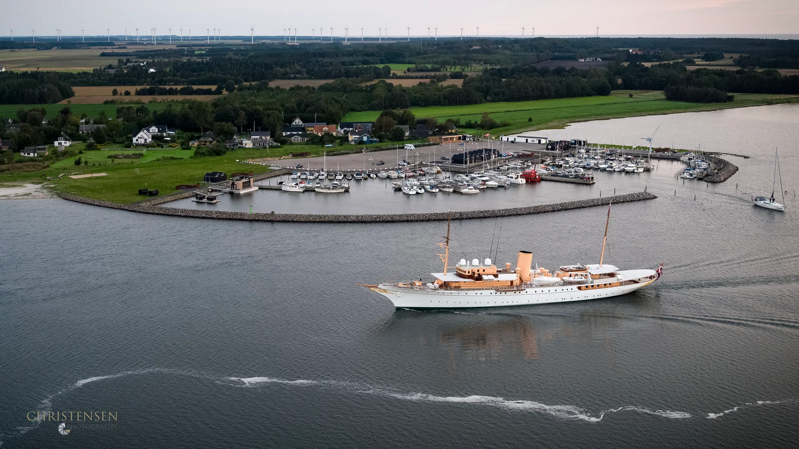 H.M. Kongen ankommer med Dannebrog til Royal Run i Randers