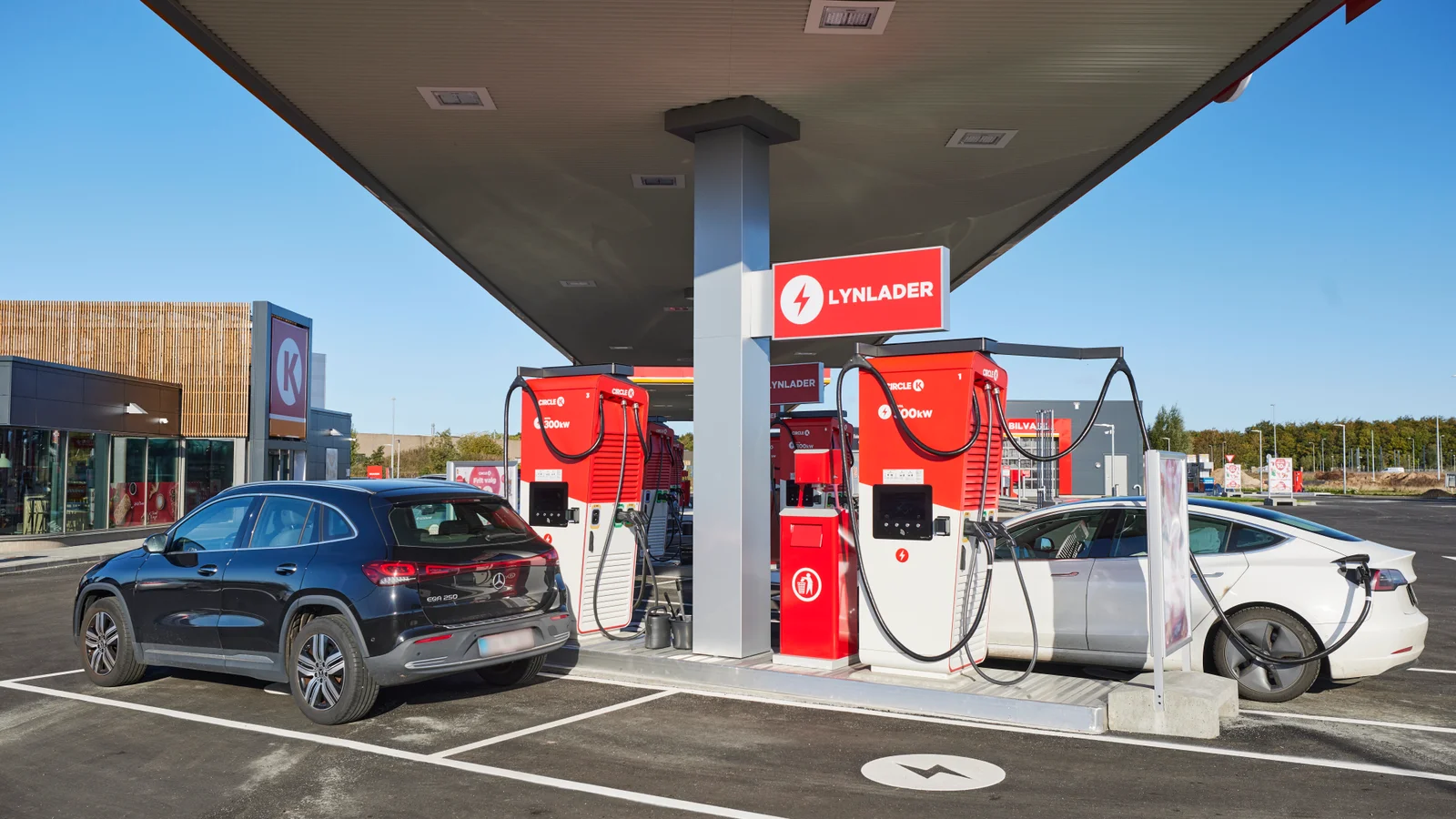56 procent flere elbiler i Aalborg på et år – nu forbedres lademuligheder