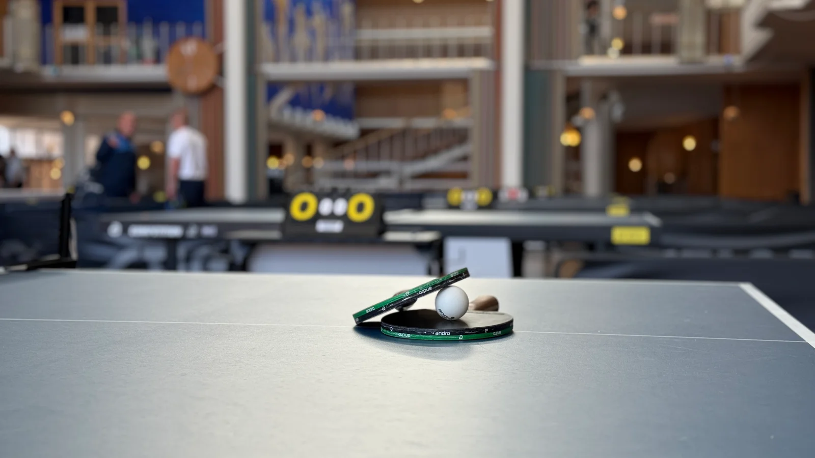 Bordtennis samler aarhusianske seniorer i rådhushallen