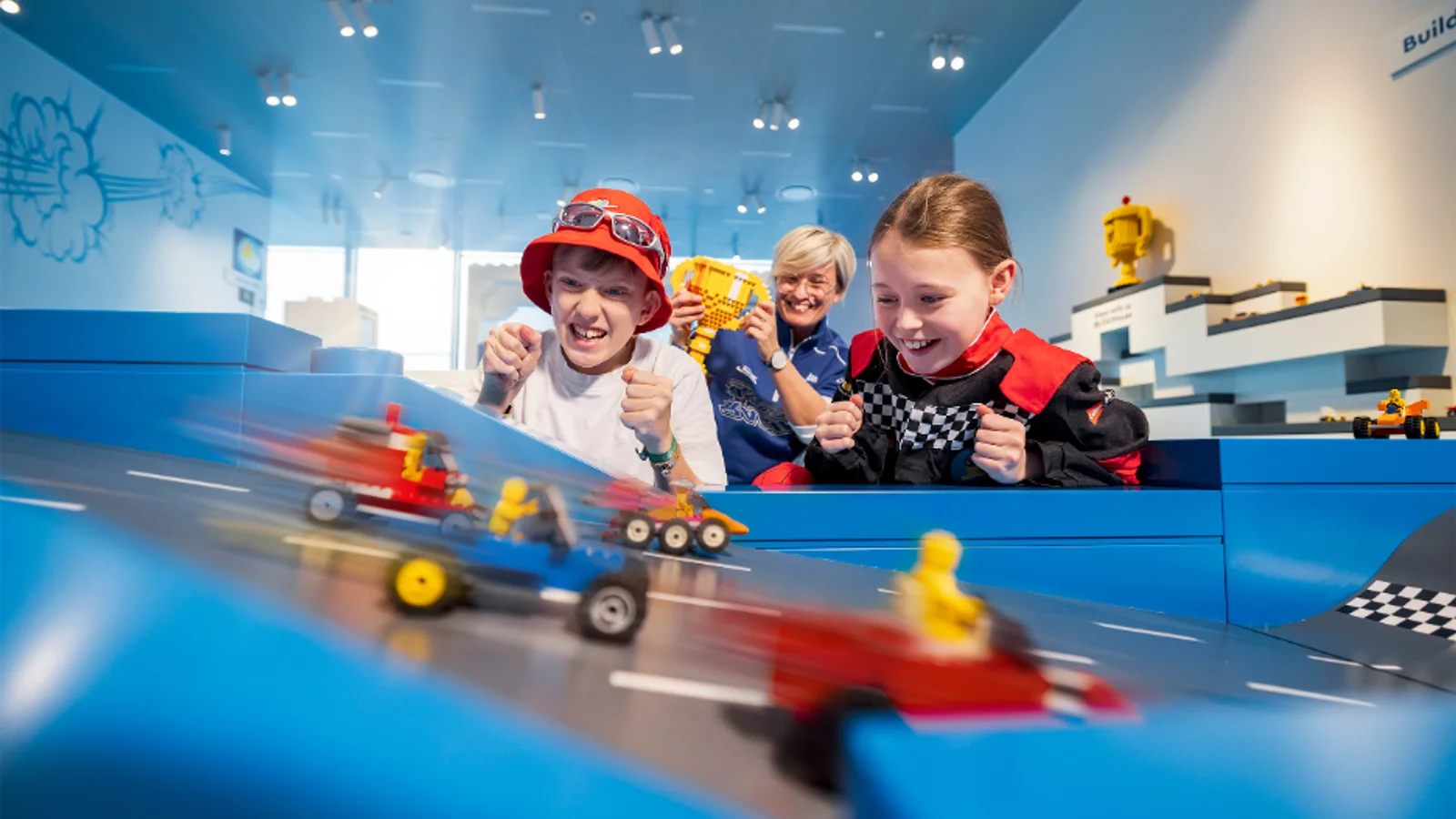 LEGO® F1-racerbiler® i fuld størrelse fylder LEGO House® med ræs og kreativitet denne sommer