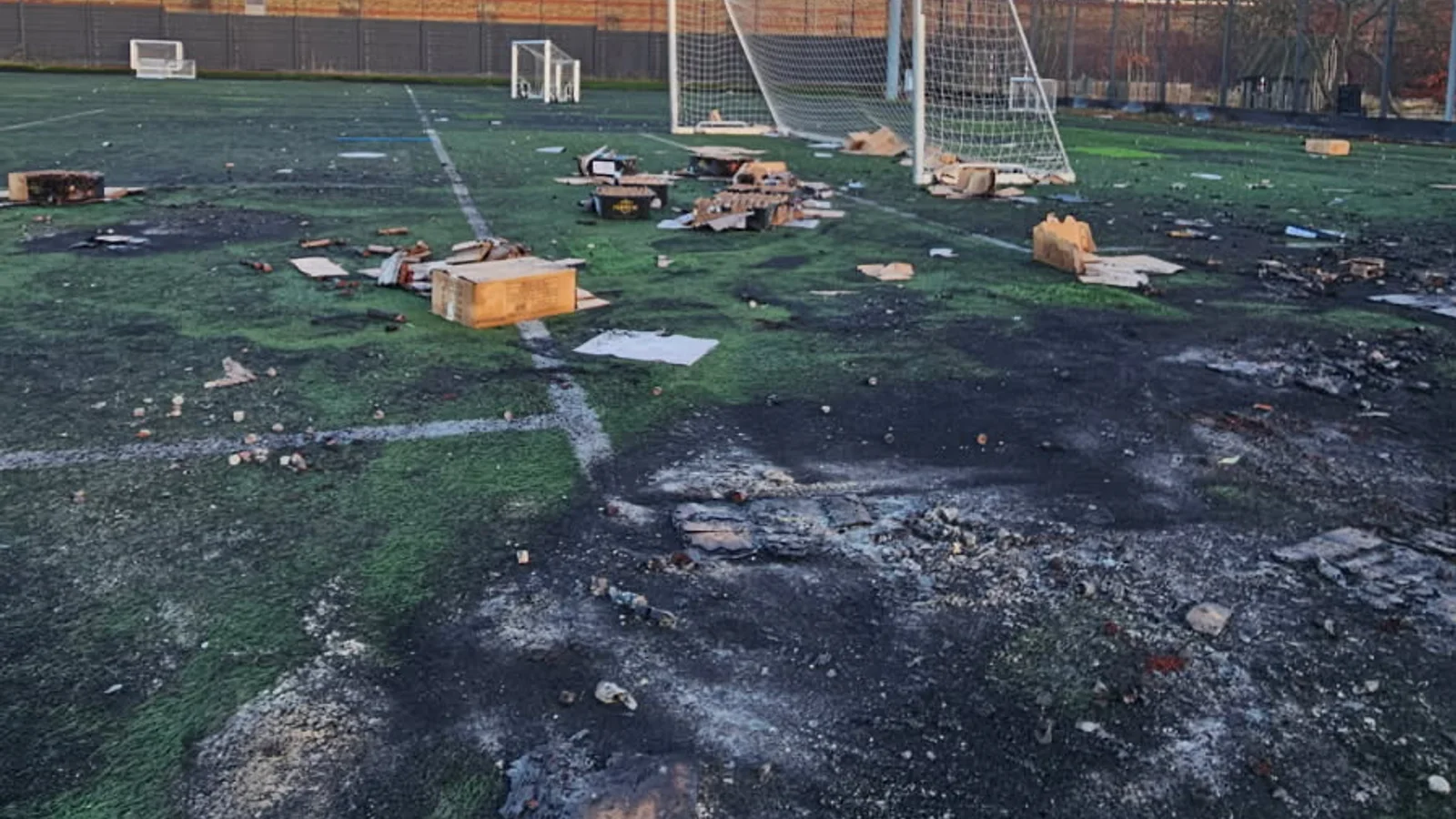 Nu skal fyrværkerihærværk på fodboldbane tæt på fængsel stoppes
