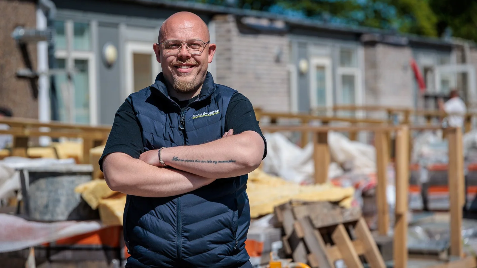 Tømrer vender tilbage som videbegærlig byggeleder