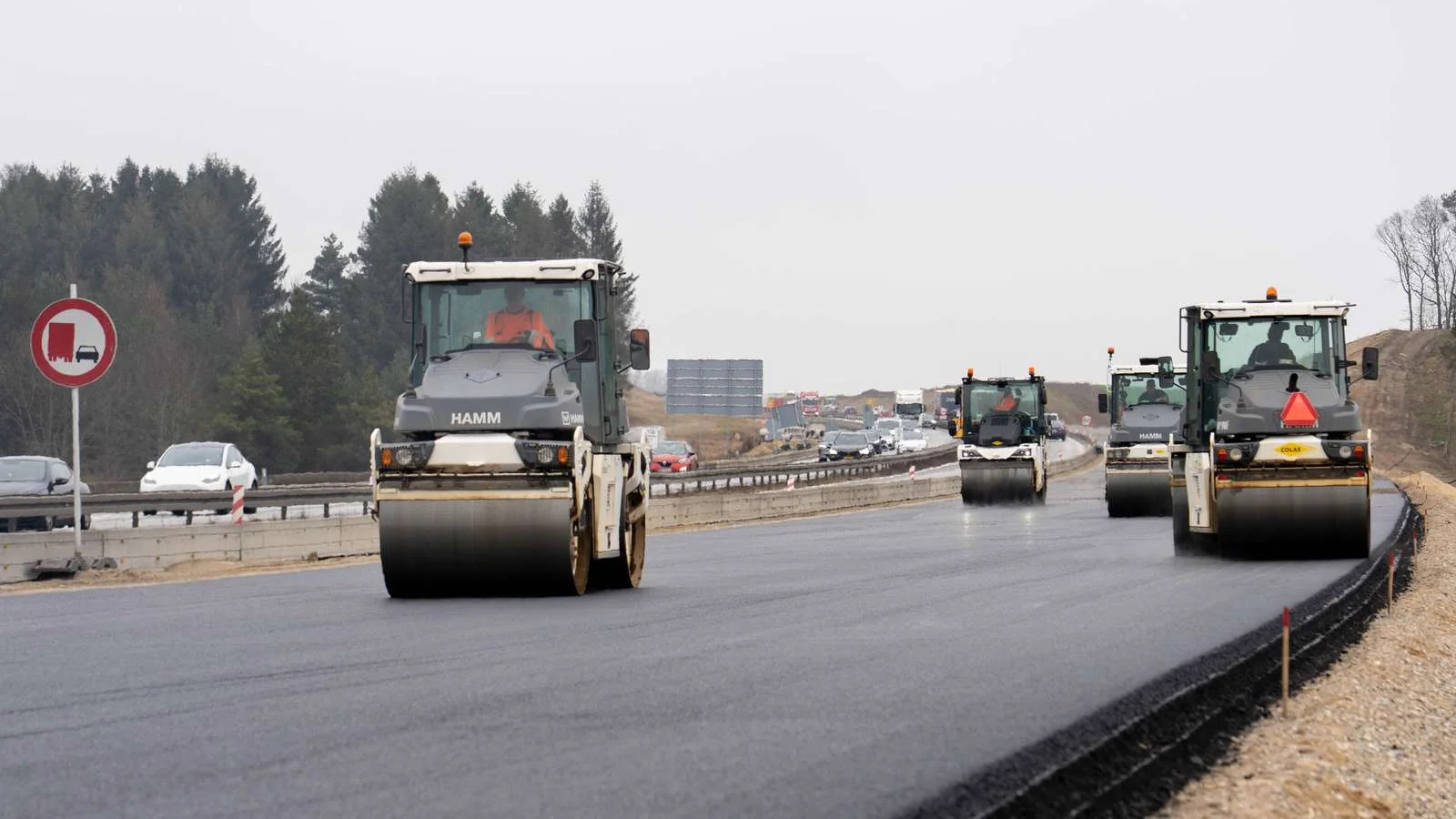 Nu bliver det sidste lag asfalt lagt på E45 mellem Tilst og Aarhus N