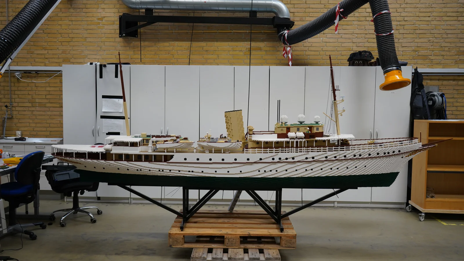 LEGOLAND® flytter 225.000 LEGO® klodser til Grenaa under årets sommertogt