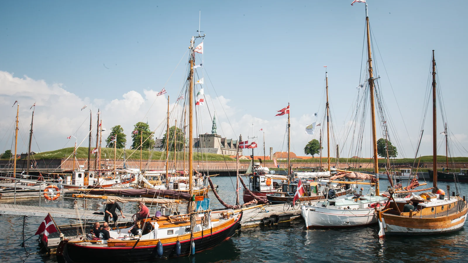 Træskibe, pinsesol og royal rabat på M/S