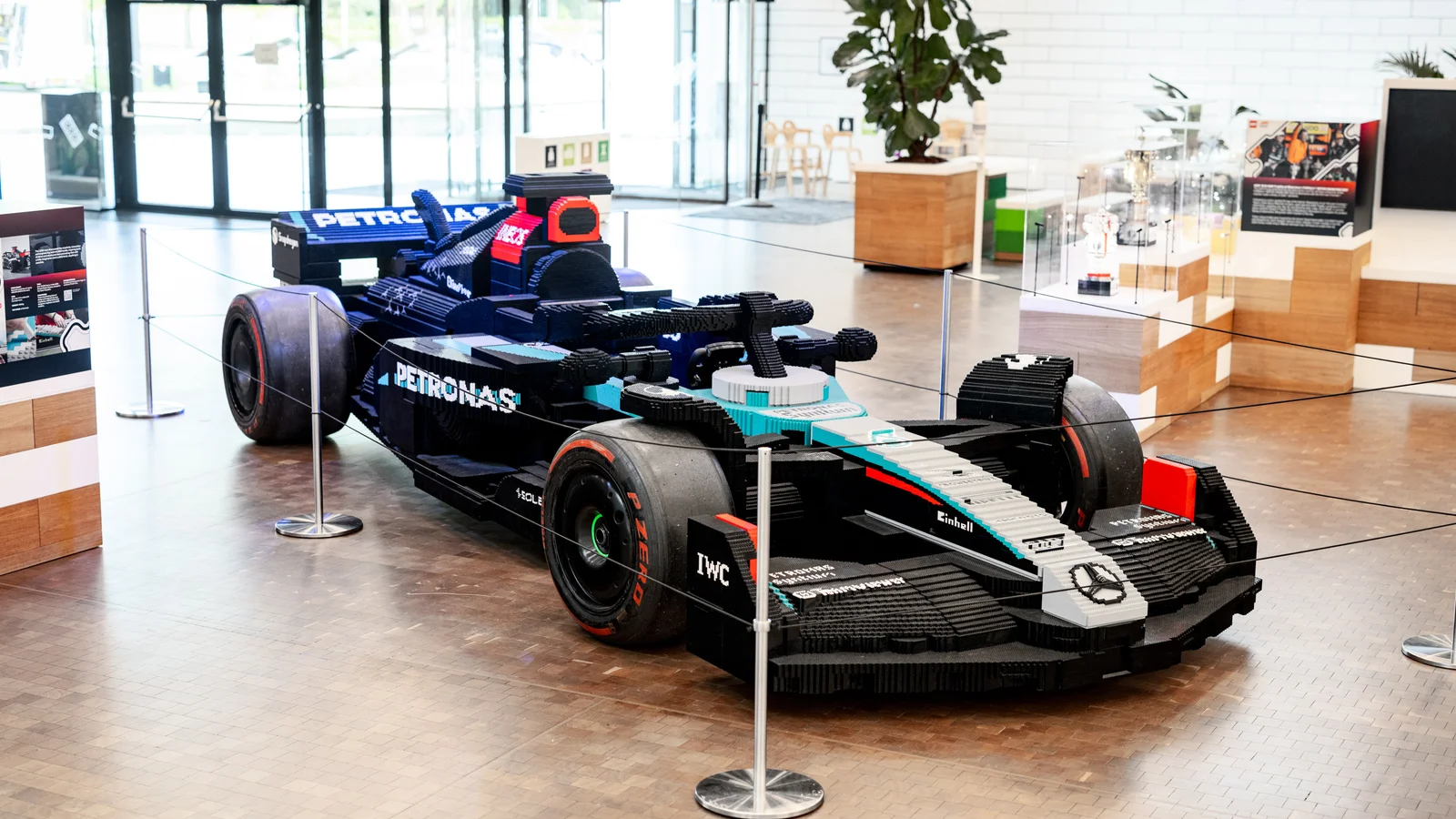 LEGO® F1-racerbil® er på plads i LEGO House®