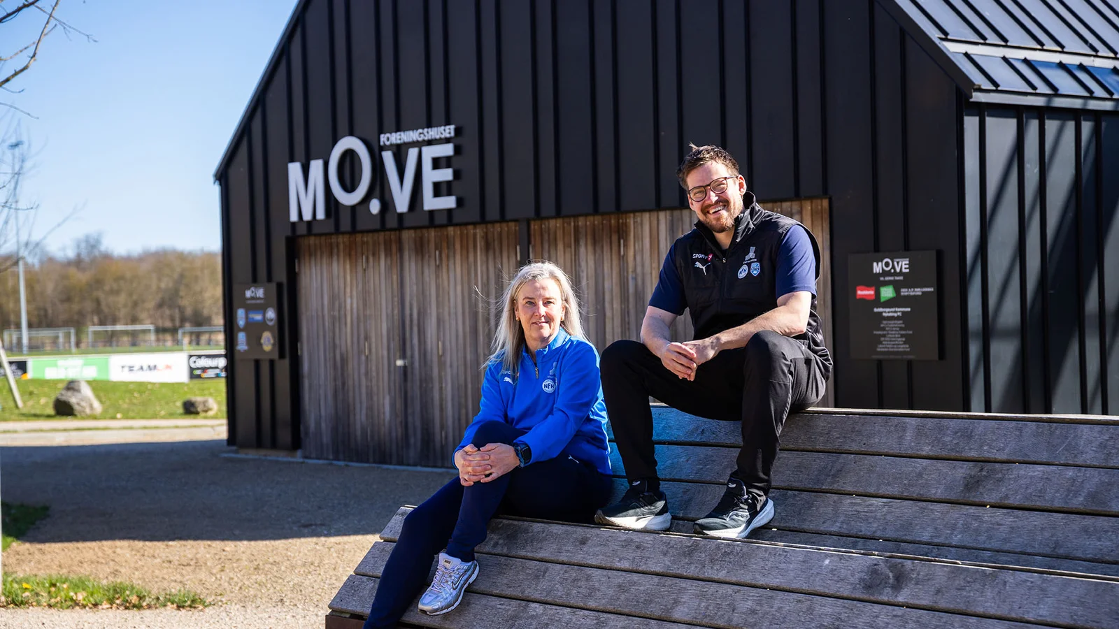 Nykøbing Falster Håndboldklub og Nykøbing FC skal sammen hjælpe unge på vej mod job og uddannelse