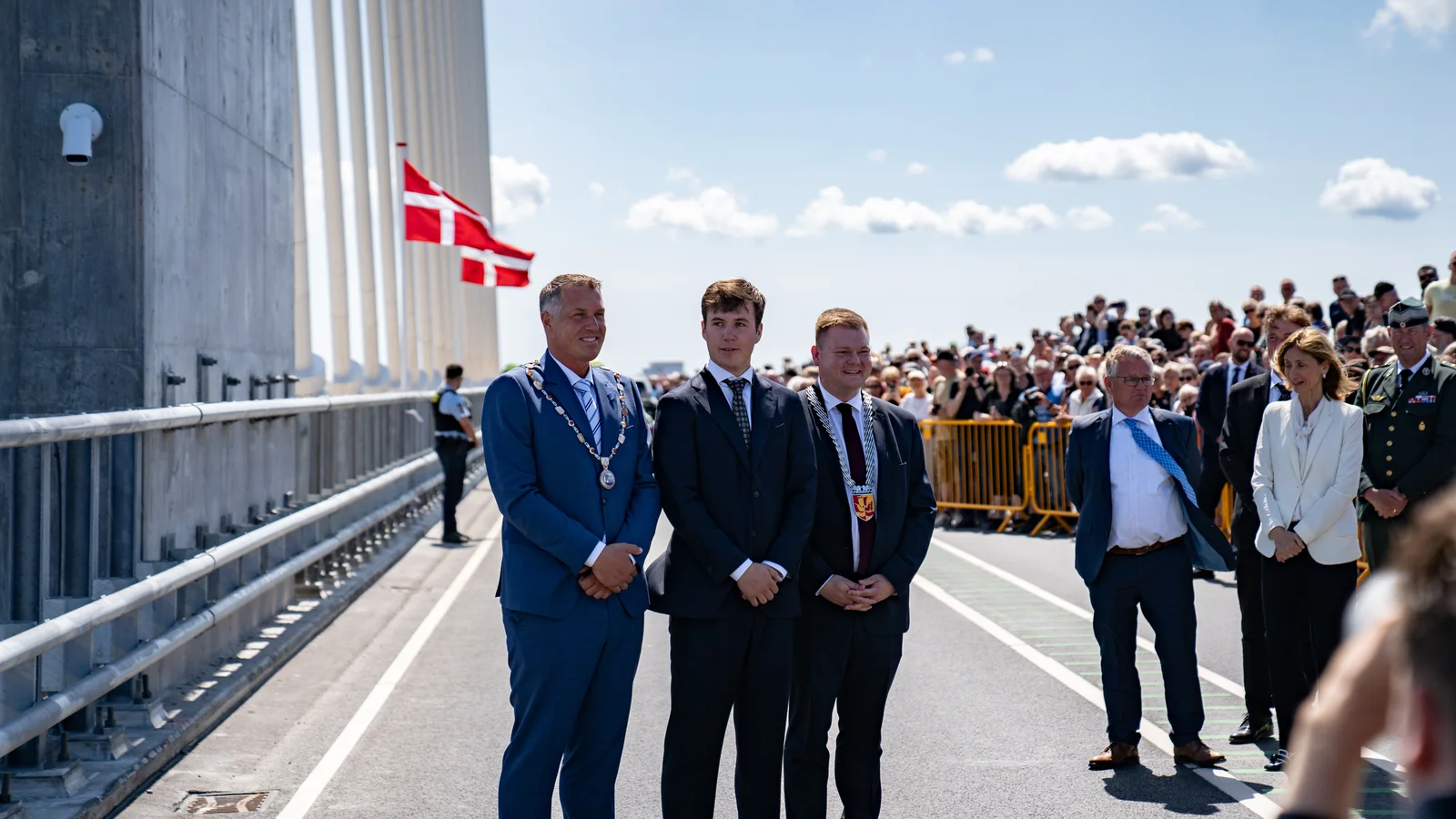 Tusindvis af danskere fejrede ny bro med kronprinsen