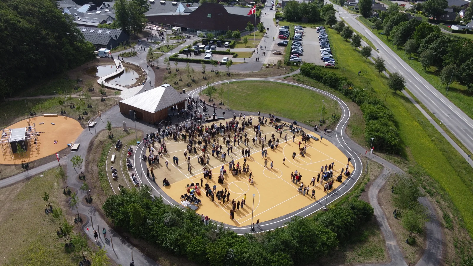 900 gæster fejrede indvielse af Egmont Bevægelsespark og højskolens 70-års jubilæum