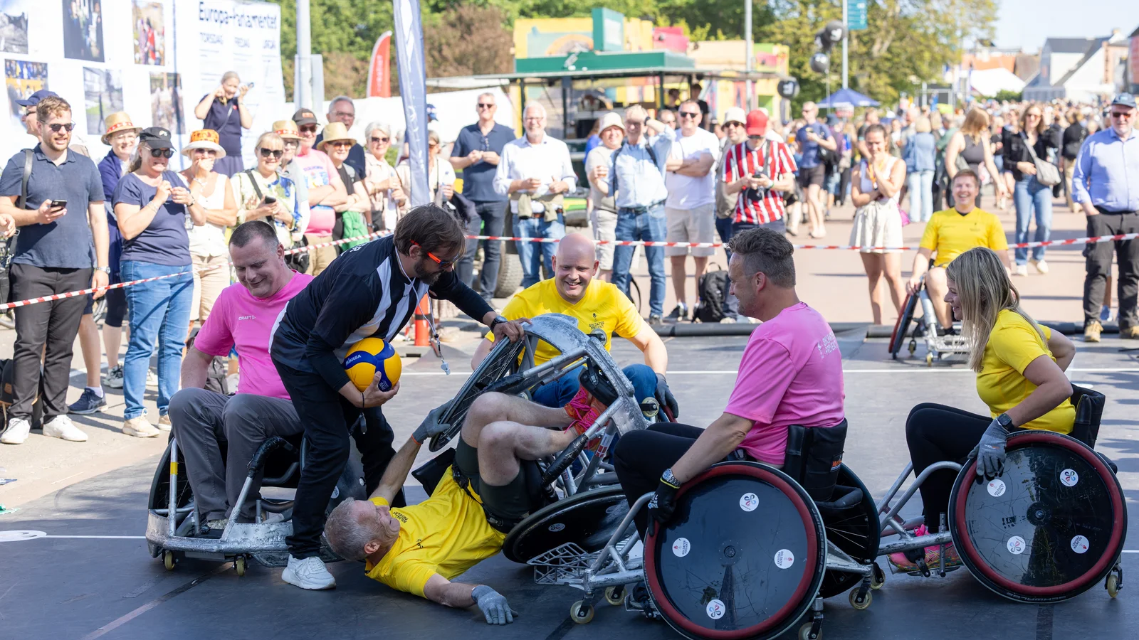 Folkemøde med murderball og skovrejsning