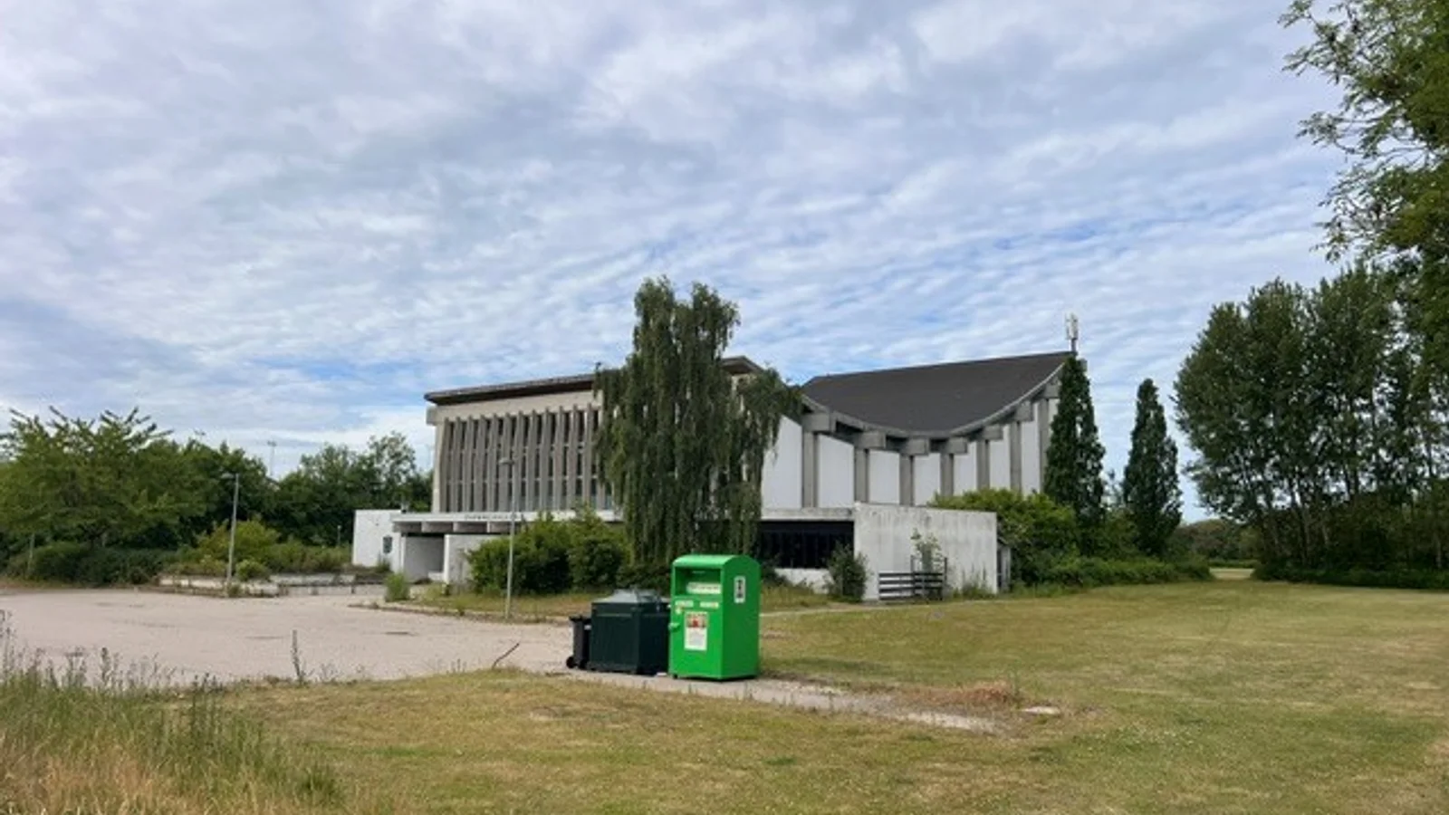 Nedrivningen af den gamle Næstved Svømmehal sættes i gang