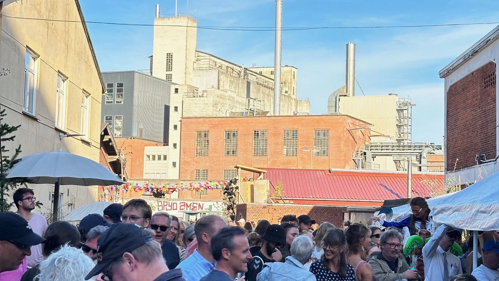 Sydhavnens Festival 2026 inviterer hele Aarhus indenfor til to dage med musik, kunst og fællesskab
