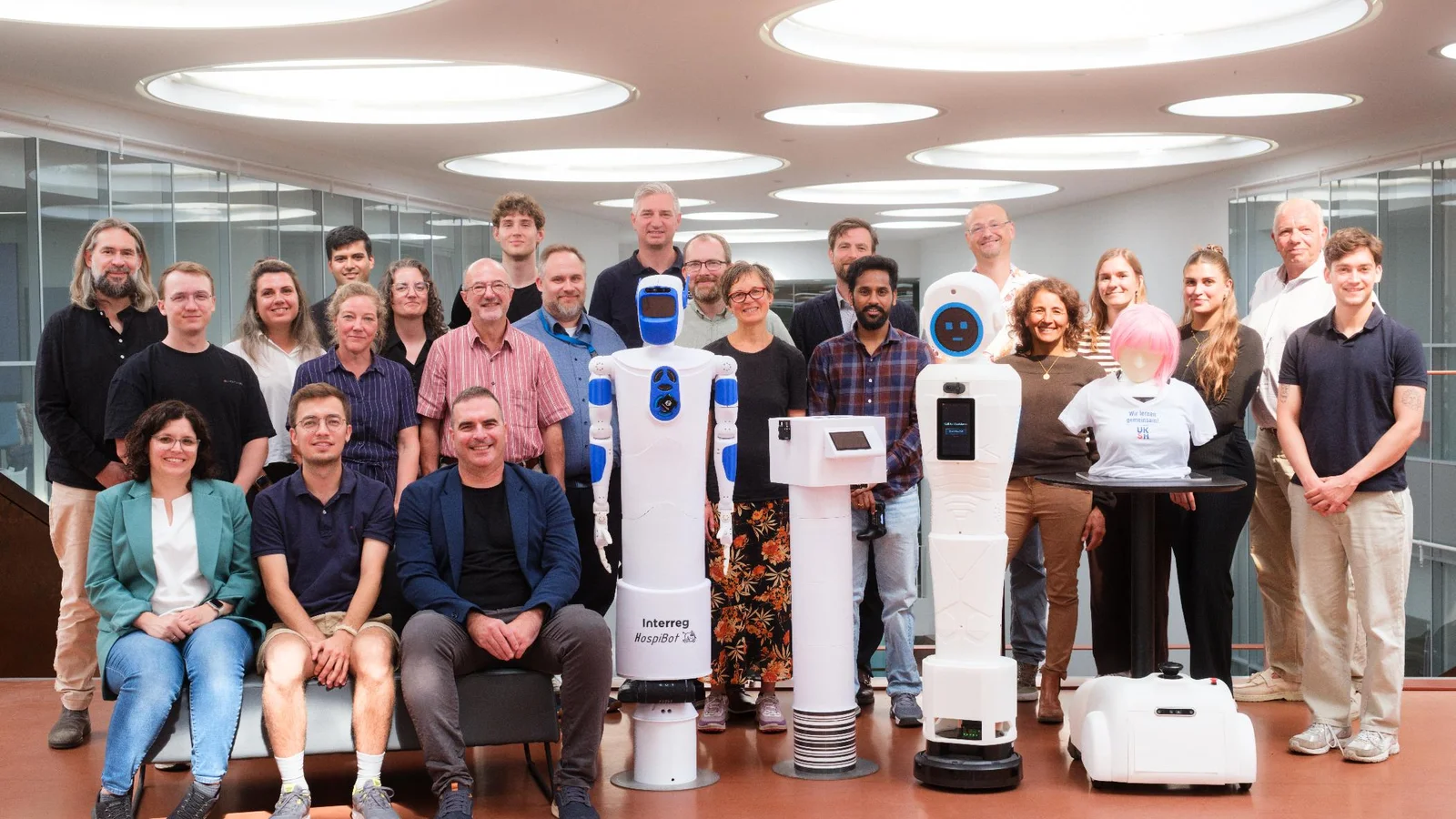 Ny hospitalsrobot tager imod patienter og viser dem vej