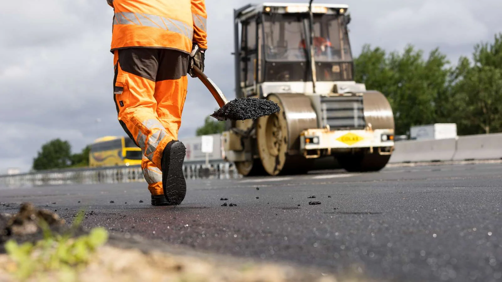 Vejdirektoratet lægger ny asfalt på Svendborgmotorvejen ved Odense