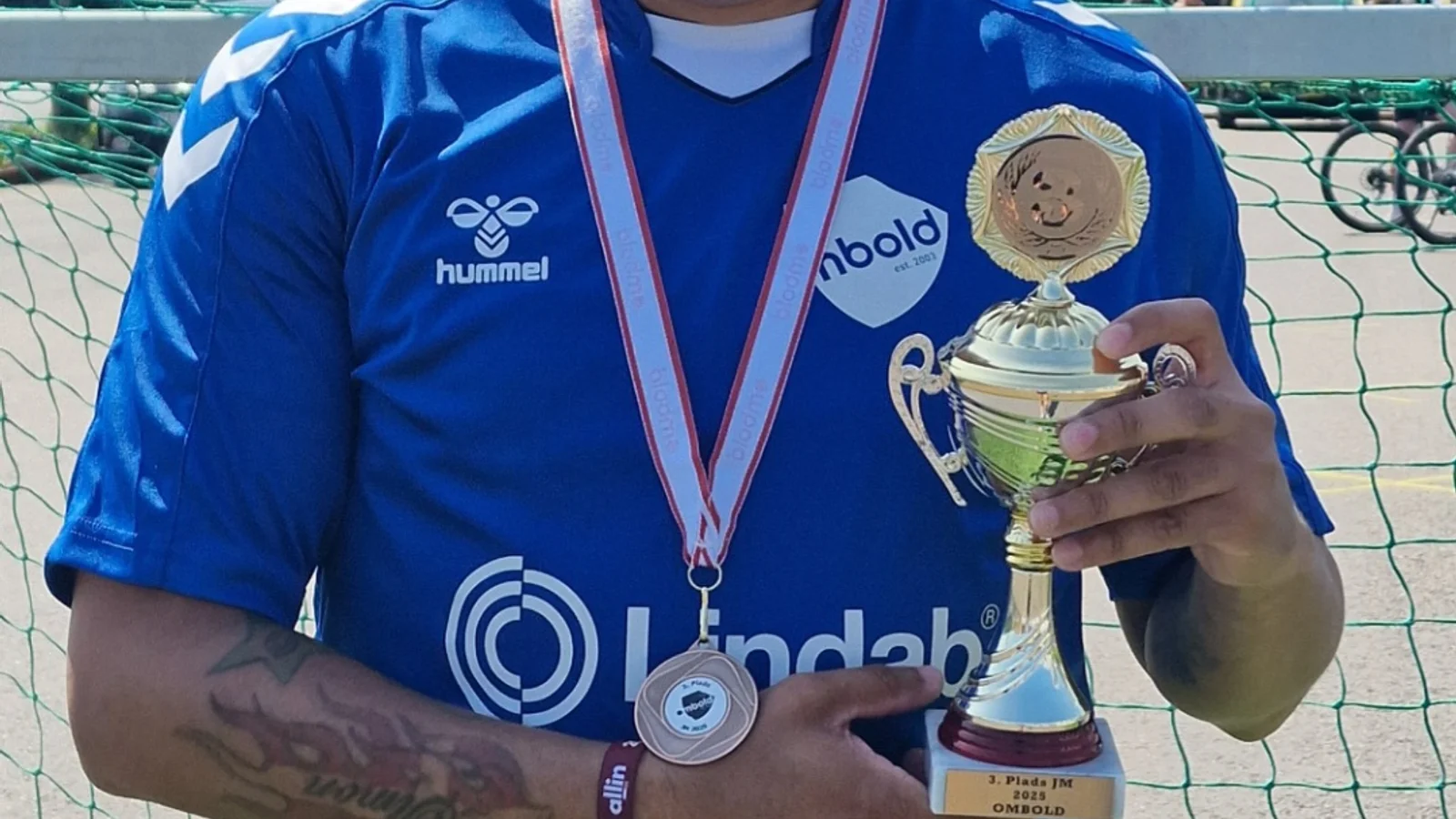 Rasmus fra Haderslev hædres ved DM i gadefodbold for voksne i udsatte livssituationer
