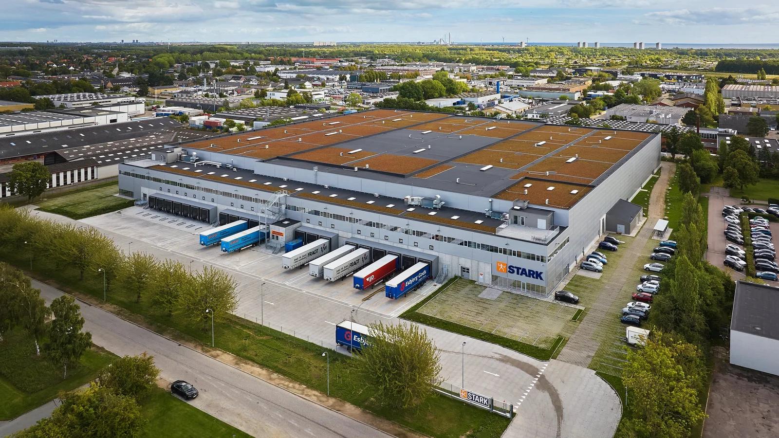 STARK åbner nyt nationalt distributionscenter: Skal holde byggeriet i gang