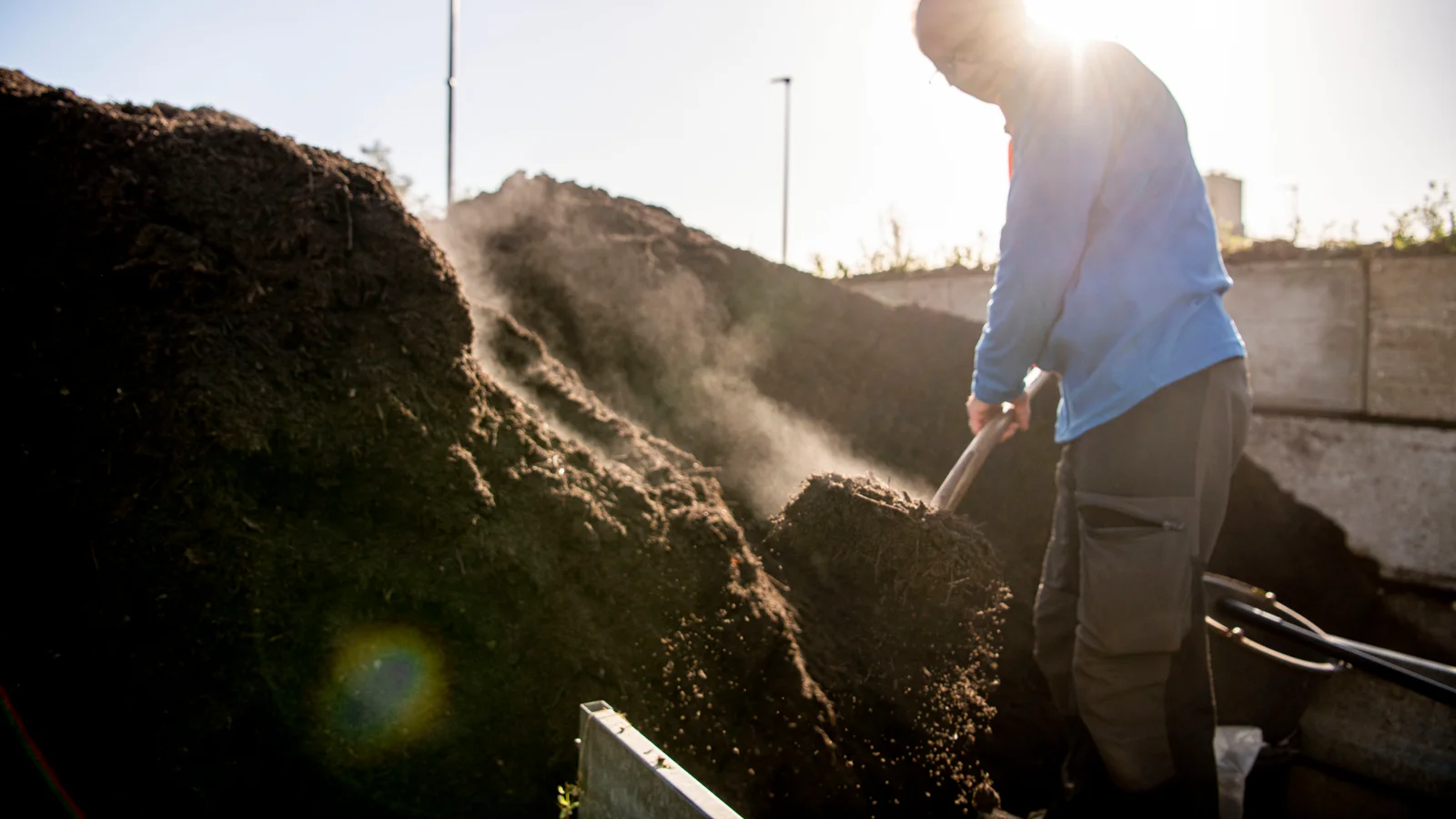 Gratis kompost til årets sidste havedage