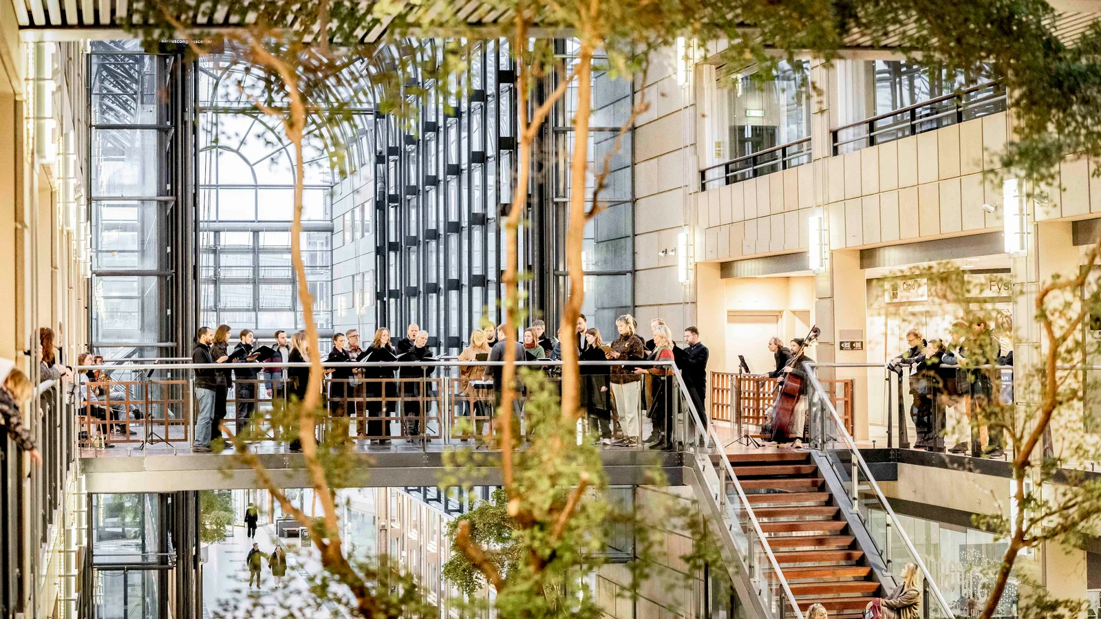 En alternativ julekoncert mellem rulletrapper og elevatorer
