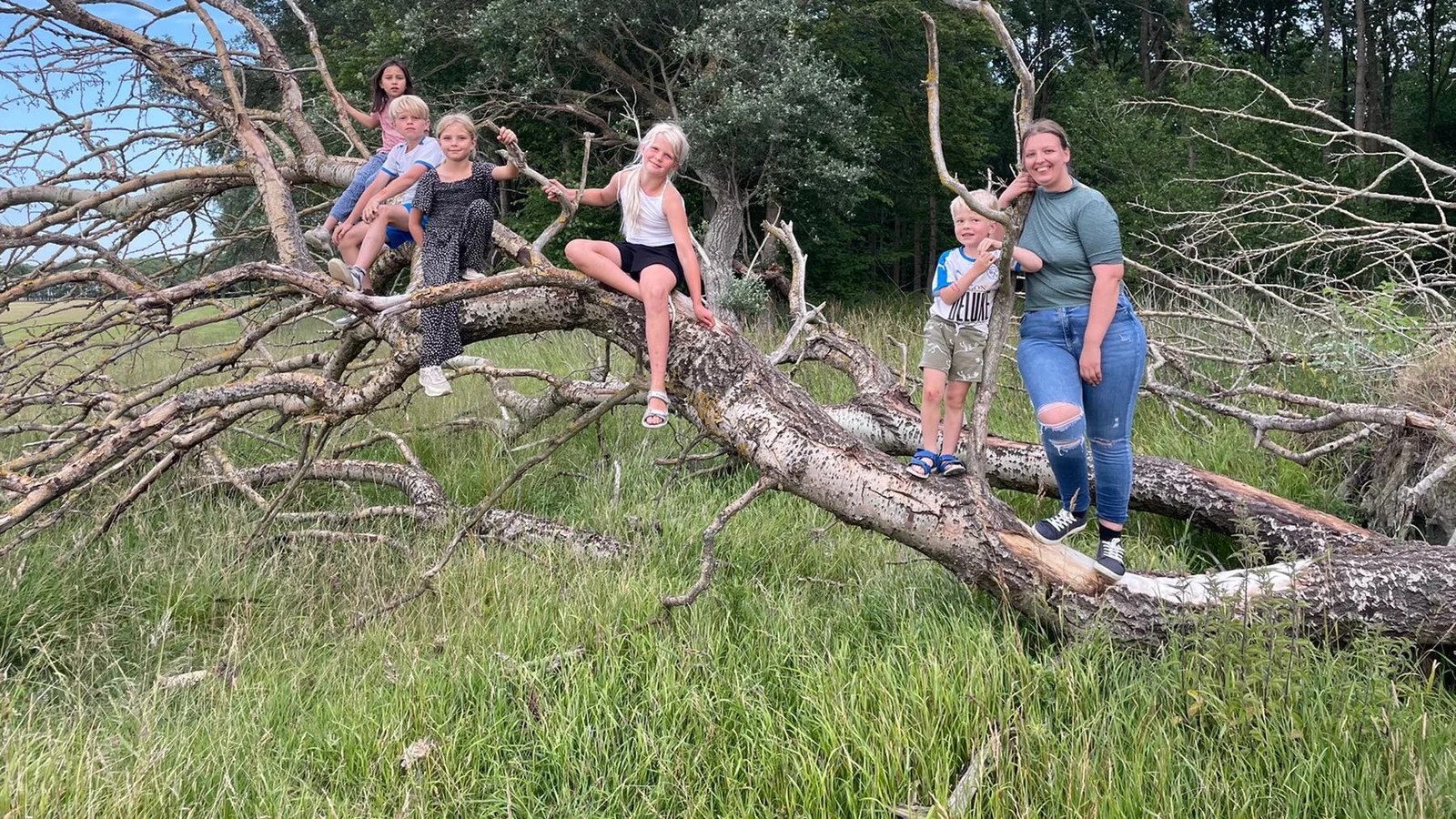 Gratis Familiedag i naturens tegn: Byggeri, bål og slanger