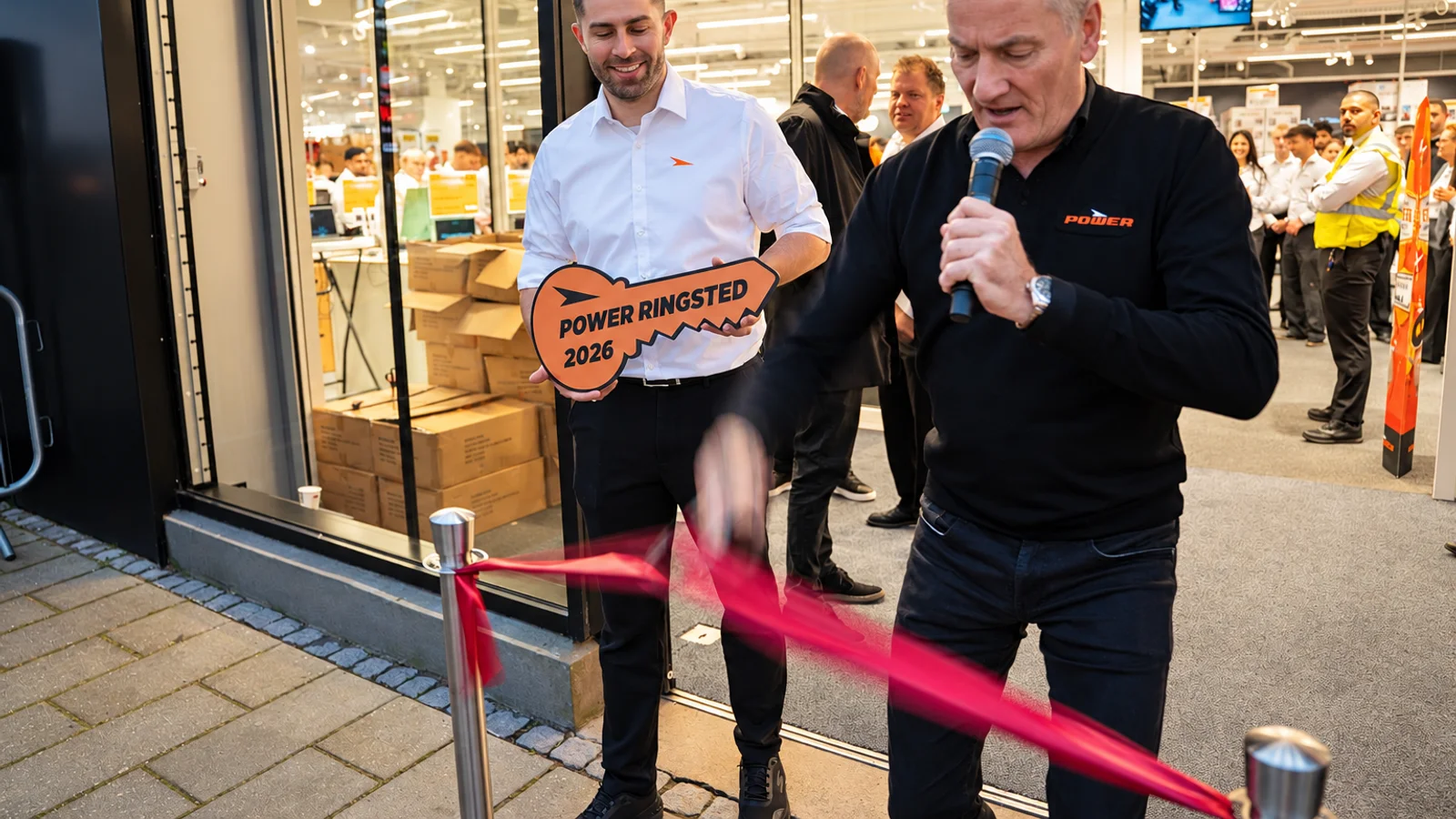 Kaos i Ringsted: 600 i kø til åbning af POWER-butik
